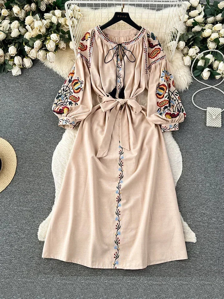 Drune | Bestickte Maxikleid aus Leinen mit Laternenärmeln Virjelyn