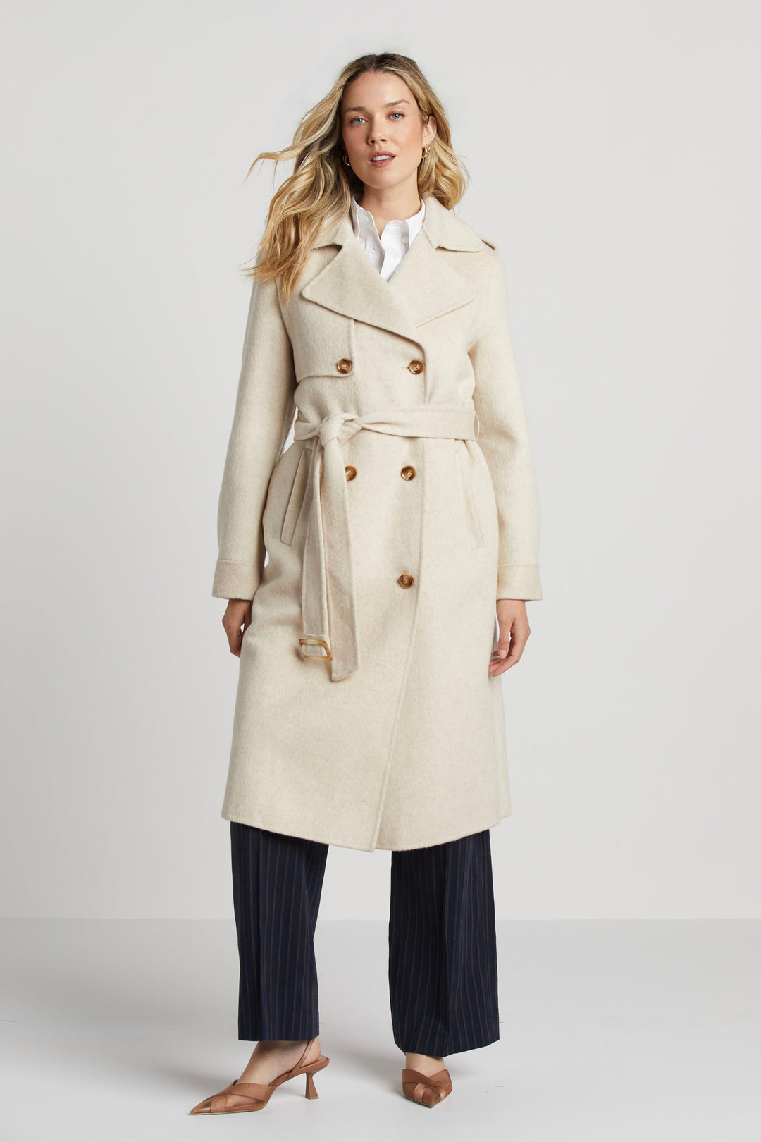 Drune | Damen Wolljacke mit doppelter Knopfreihe und abnehmbarem Gürtel und Sturmklappe