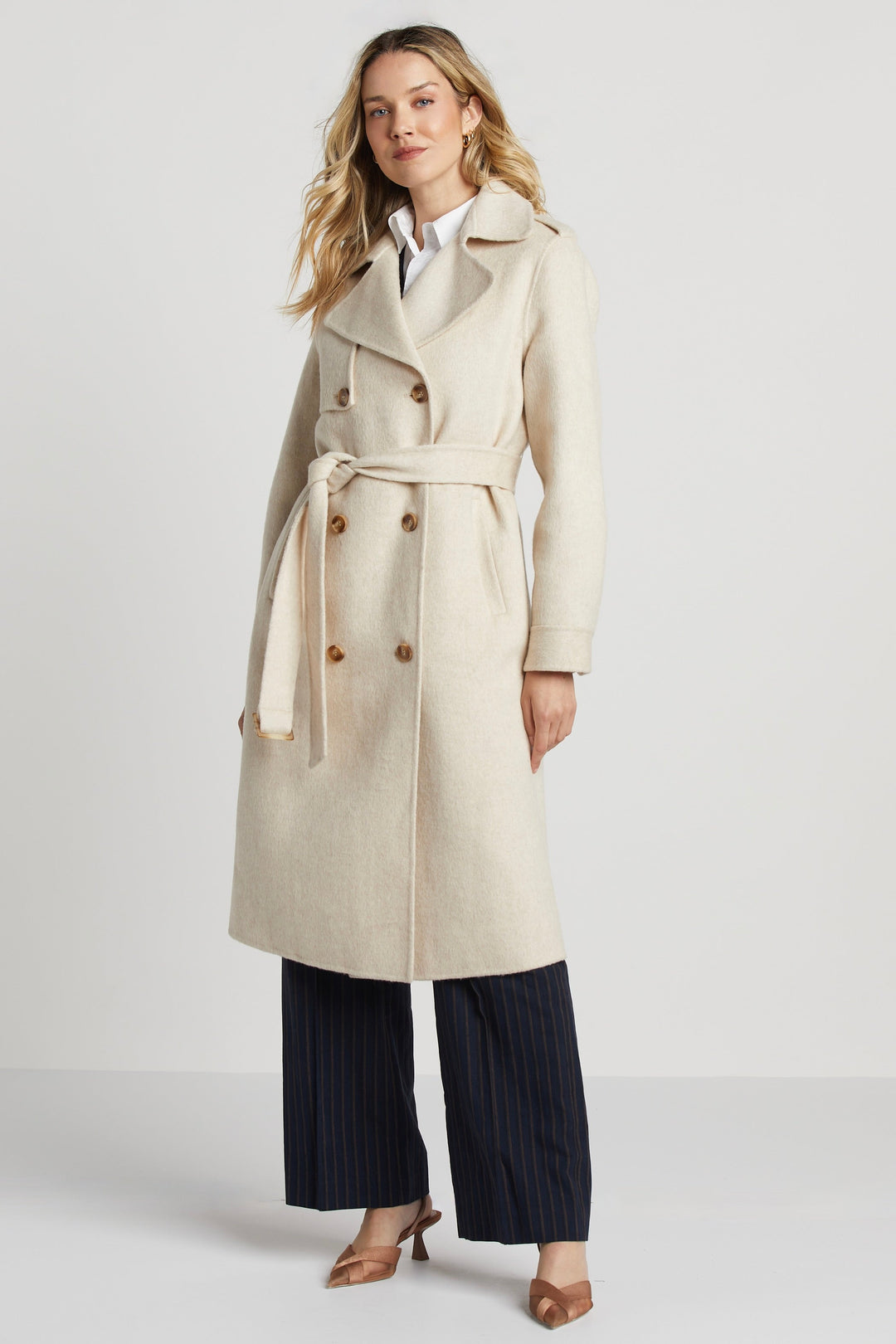 Drune | Damen Wolljacke mit doppelter Knopfreihe und abnehmbarem Gürtel und Sturmklappe