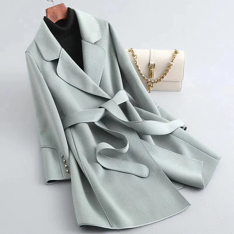 Drune | Trenchcoat Taillierte Passform Gürtelte Taille Luxusstoff Mittellang