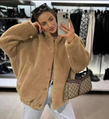 Drune | Jacke - Weiches Kunstfell - Oversized Fit - Knopfverschluss - Lange Ärmel