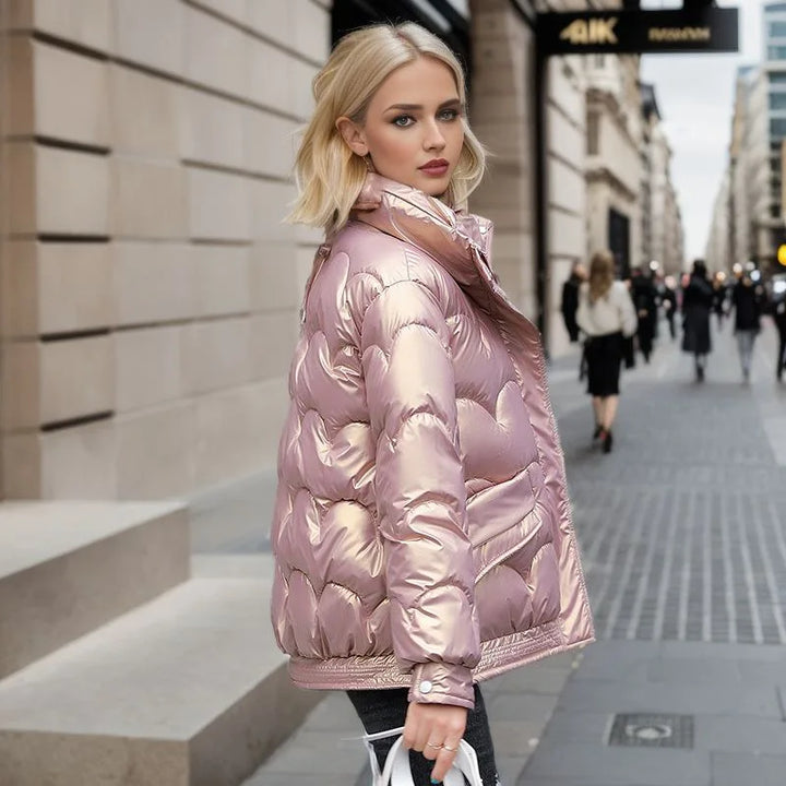 Drune | Pufferjacke mit gewelltem Muster und Metallic-Look für Frauen