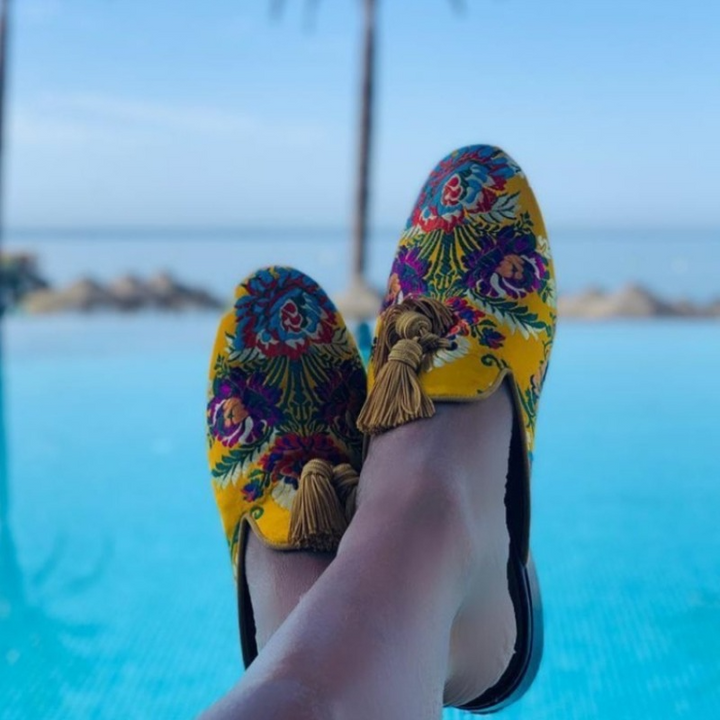 Schuhe mit floralen Quasten Drune