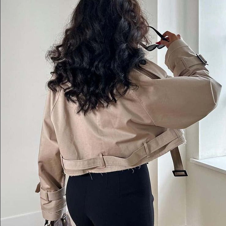 Drune | Kurzer trendiger Trenchcoat beige