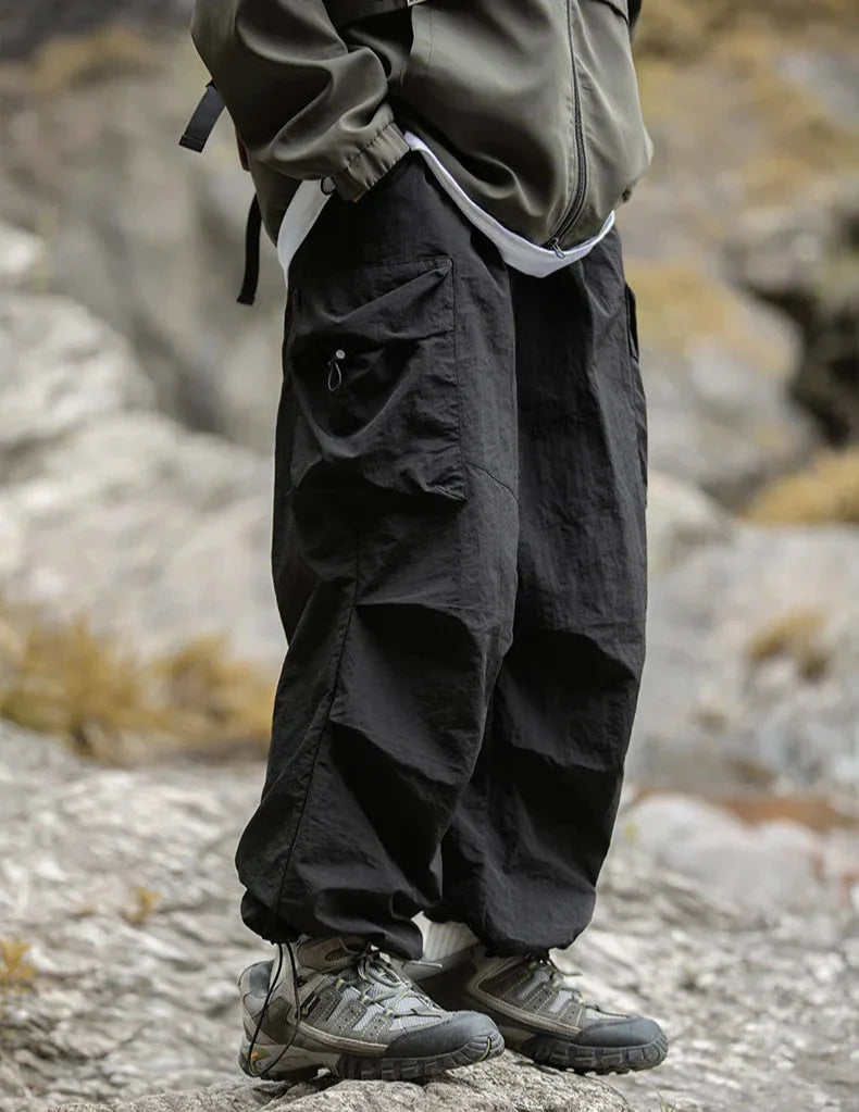 Drune Herren Cargohose mit seitlichen Taschen und weiter Passform