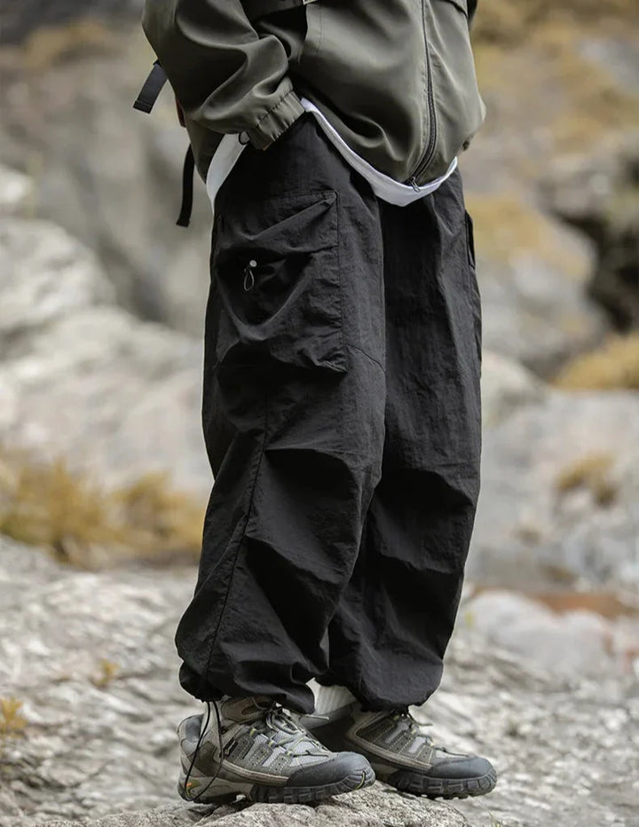 Drune Herren Cargohose mit seitlichen Taschen und weiter Passform
