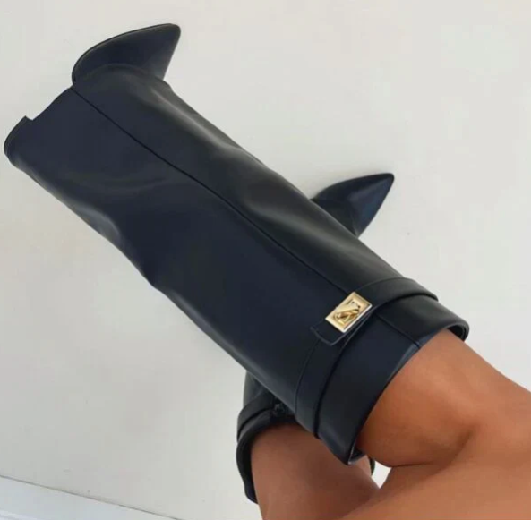 Drune | Wildleder Klappkniehohe Stiefel Schnallen Detail Blockabsatzstiefel