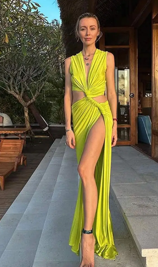 Drune | grünes Cut-Out Maxikleid