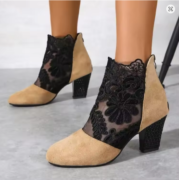 Drune - Sandalen mit Spitzenblumen