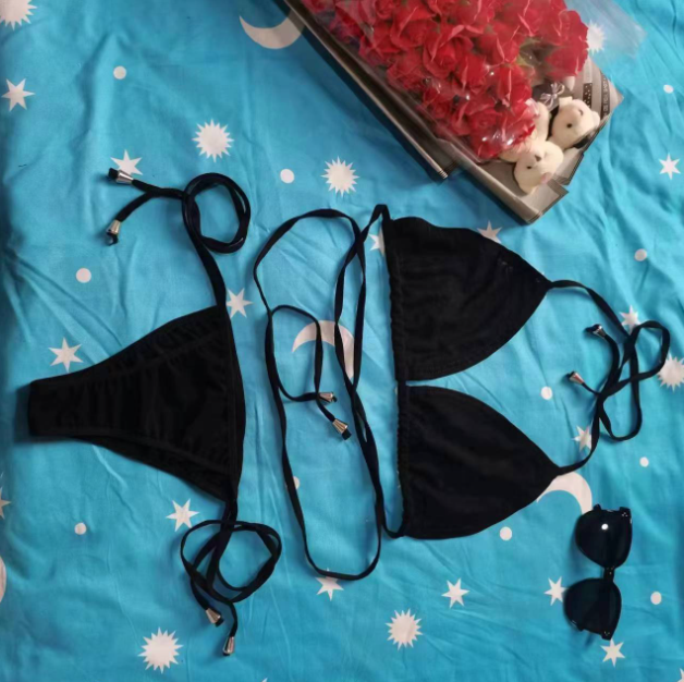 Drune Bikini mit Spitze – Keine Bräunungsstreifen, nur heiße Kurven