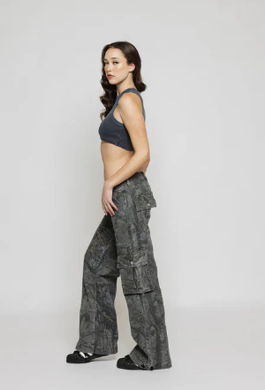 Drune | Niedrig taillierte Cargo-Hose Braun Camo