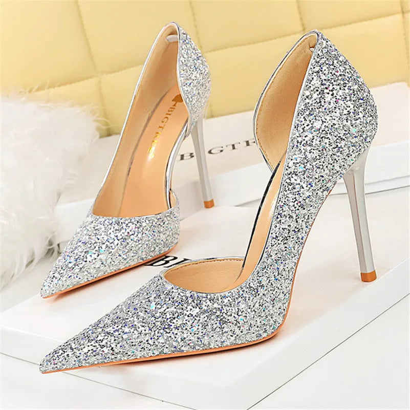 Drune | Glitzernder, Spitzer Stiletto Absatz