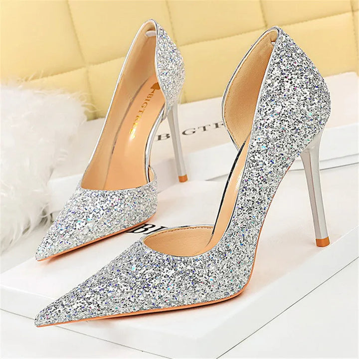 Drune | Glitzernder, Spitzer Stiletto Absatz