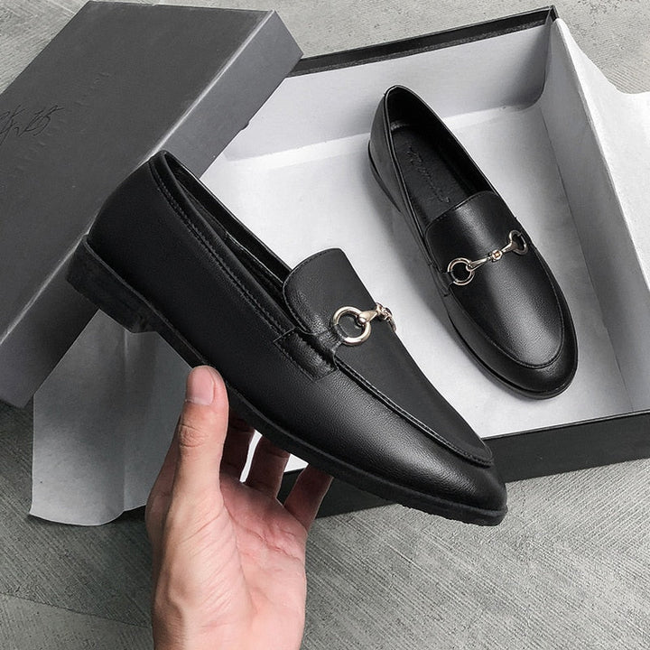 Drune | Klassische Leder Slipper Für Herren Stilvoll & Bequem
