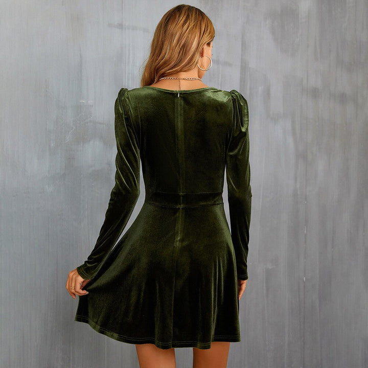 Drune - Samtkleid mit V-Ausschnitt In Farbe Grün