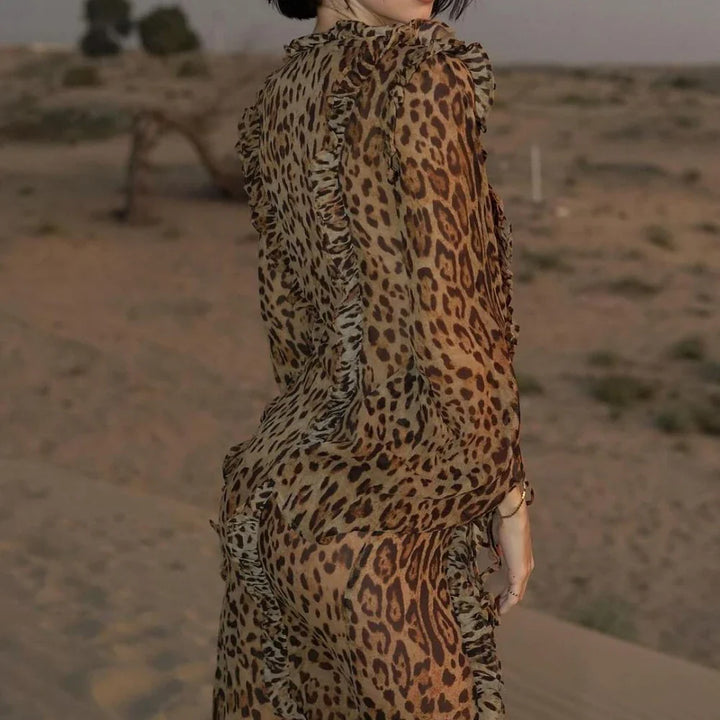 Drune | Leopardenmuster Kleid mit Rüschen und hohem Schlitz