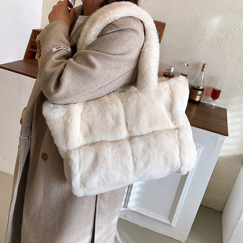 Drune | Pipe Plush Handtasche - Eine bequeme und winterliche Damenhandtasche