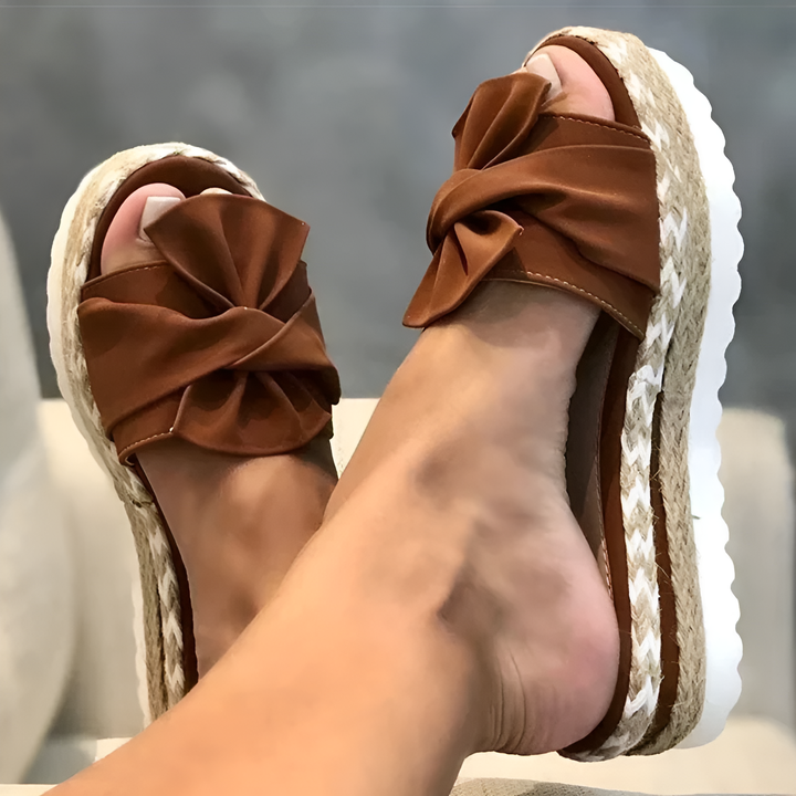 Drune | Sandalen Mit Keilabsatz Und Schleifendetail