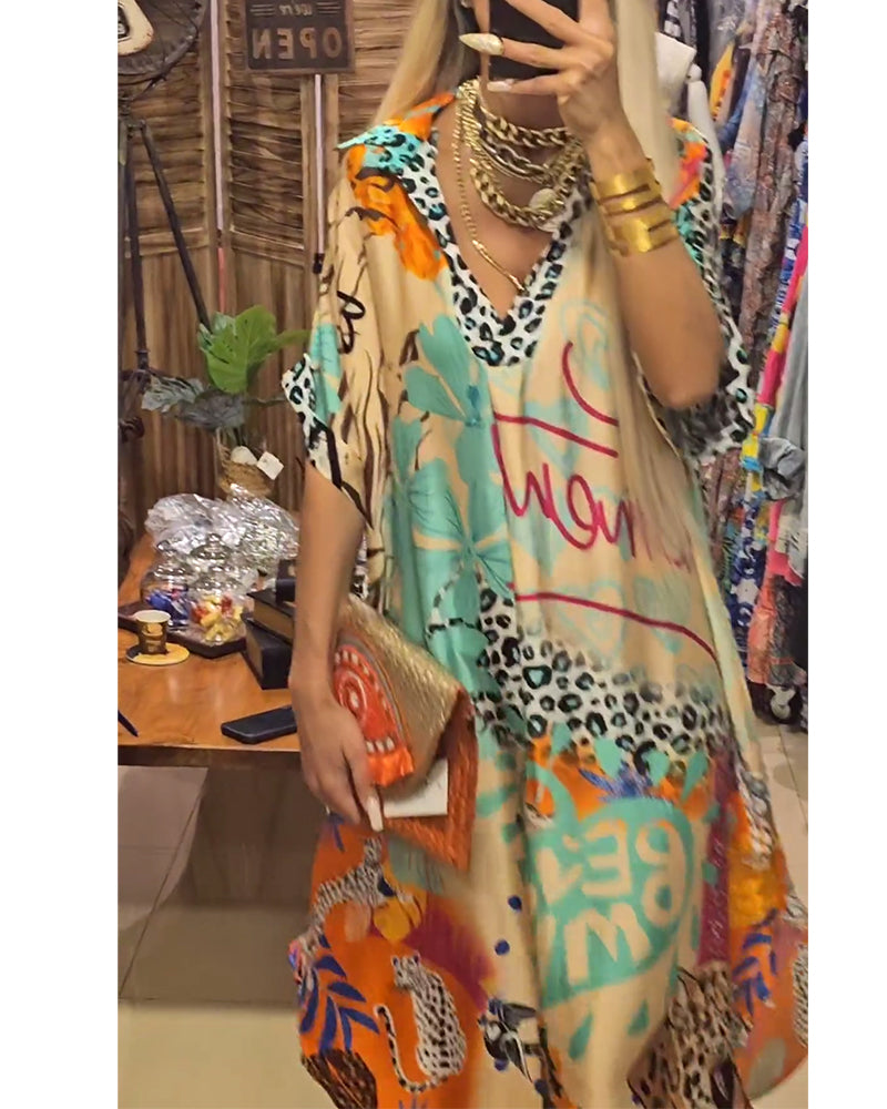 Drune | Lässiges Kleid mit Tiefem V-Ausschnitt und Leoparden- und Buntem Aufdruck