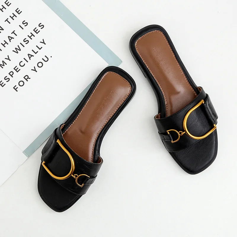 Drune – Damen-Slipper aus Leder mit quadratischer Zehenpartie: Designer-Flats mit Metallverzierung, Outdoor-Flip-Flops, Gummisohle