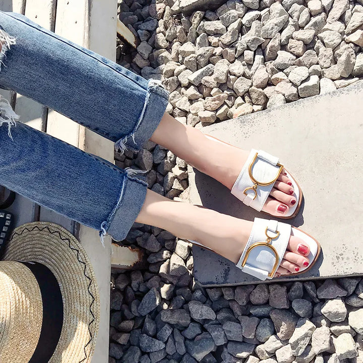 Drune – Damen-Slipper aus Leder mit quadratischer Zehenpartie: Designer-Flats mit Metallverzierung, Outdoor-Flip-Flops, Gummisohle