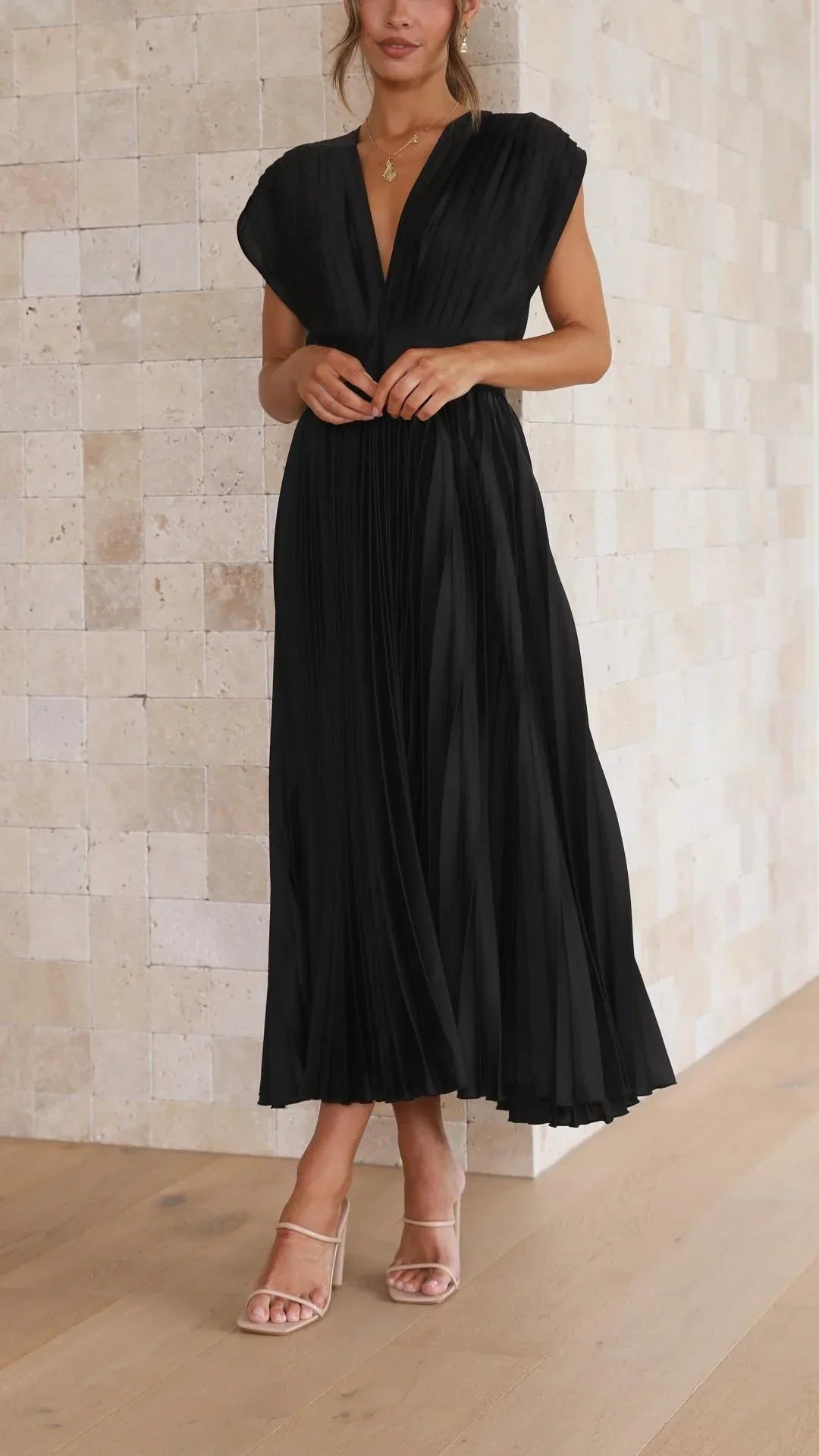 Drune | Kleid mit V Ausschnitt und Rückenkrawatte