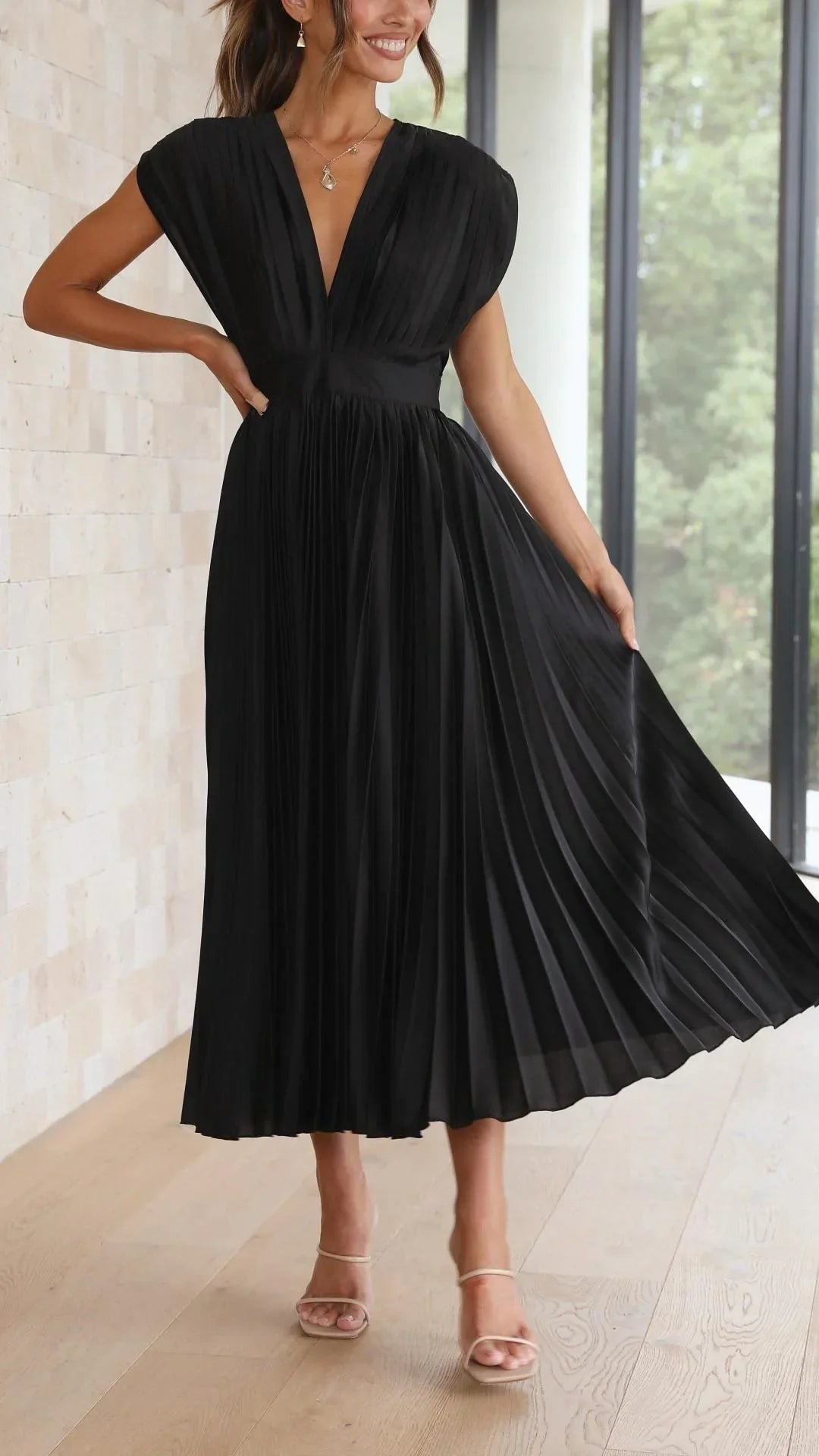 Drune | Kleid mit V Ausschnitt und Rückenkrawatte