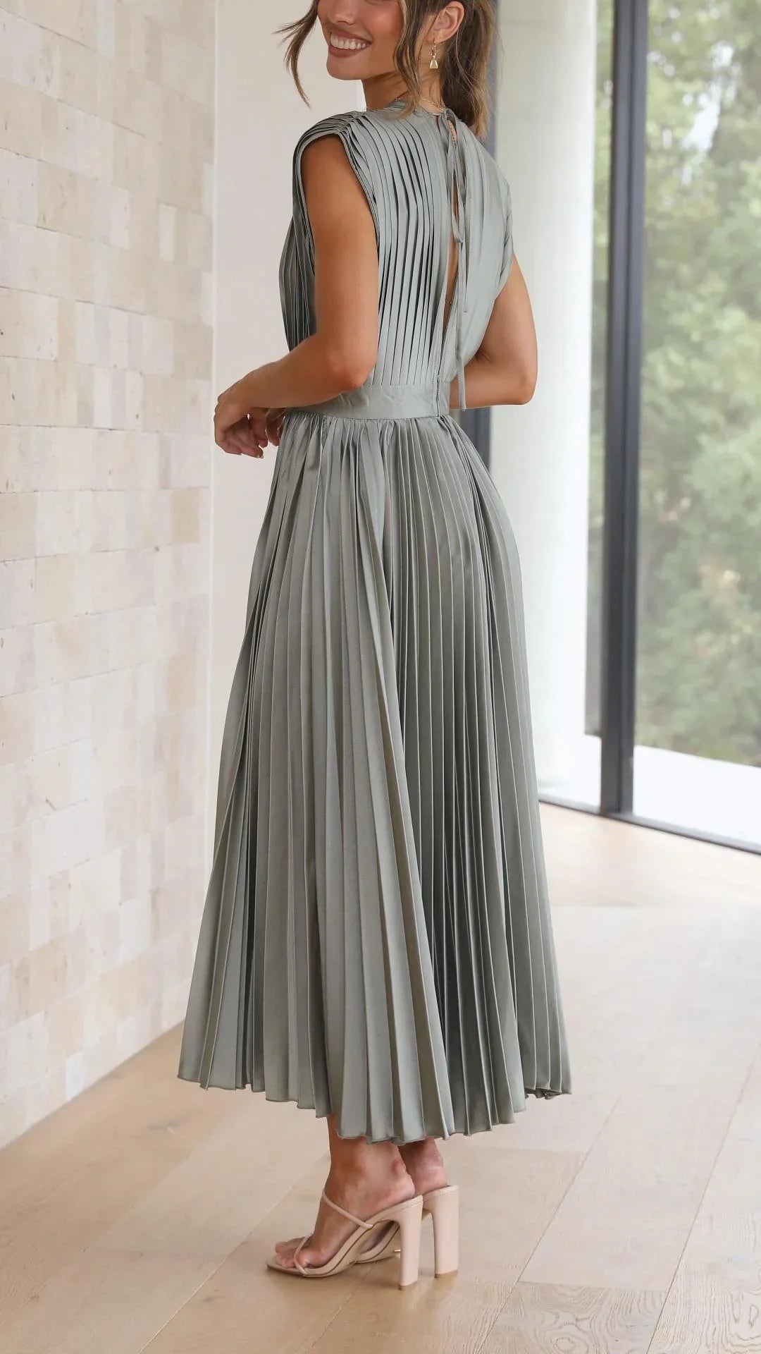 Drune | Kleid mit V Ausschnitt und Rückenkrawatte