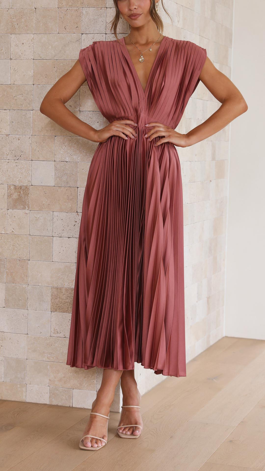 Drune | Kleid mit V Ausschnitt und Rückenkrawatte