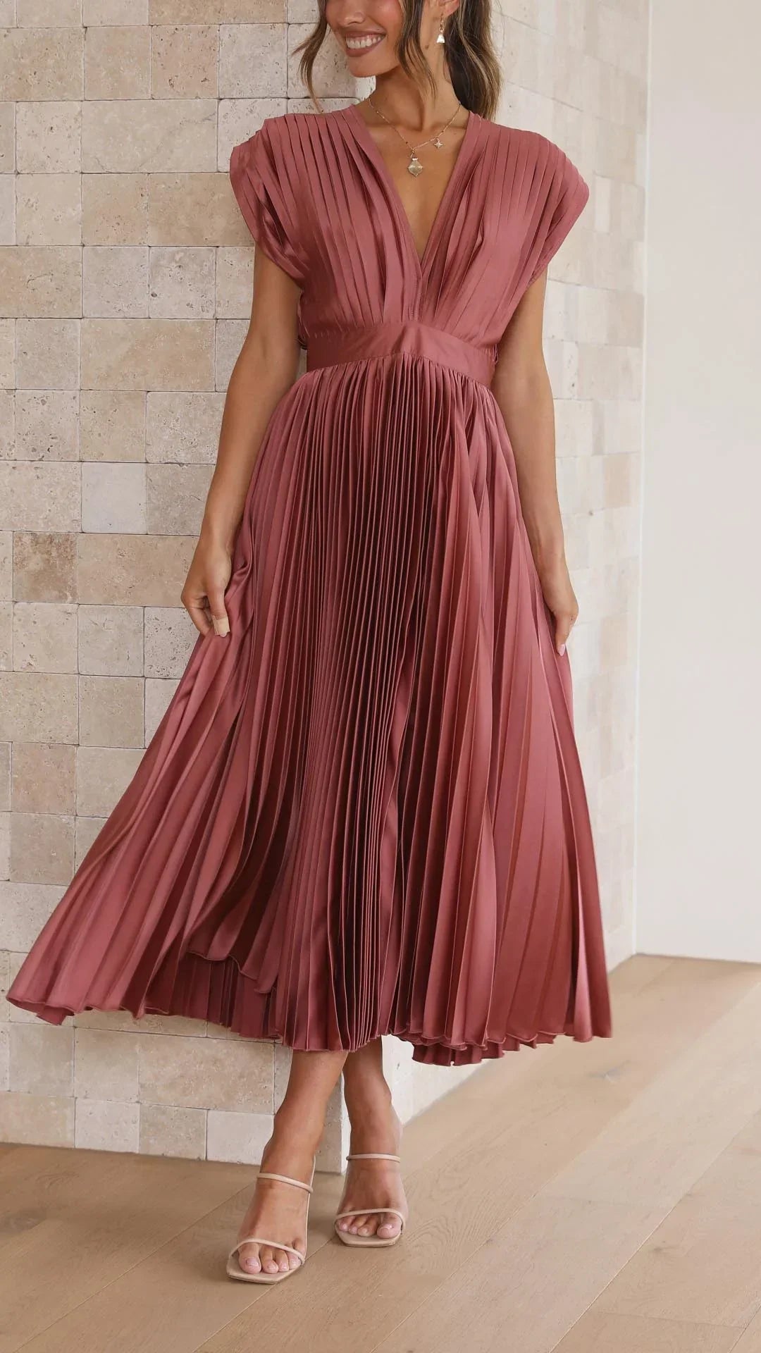 Drune | Kleid mit V Ausschnitt und Rückenkrawatte