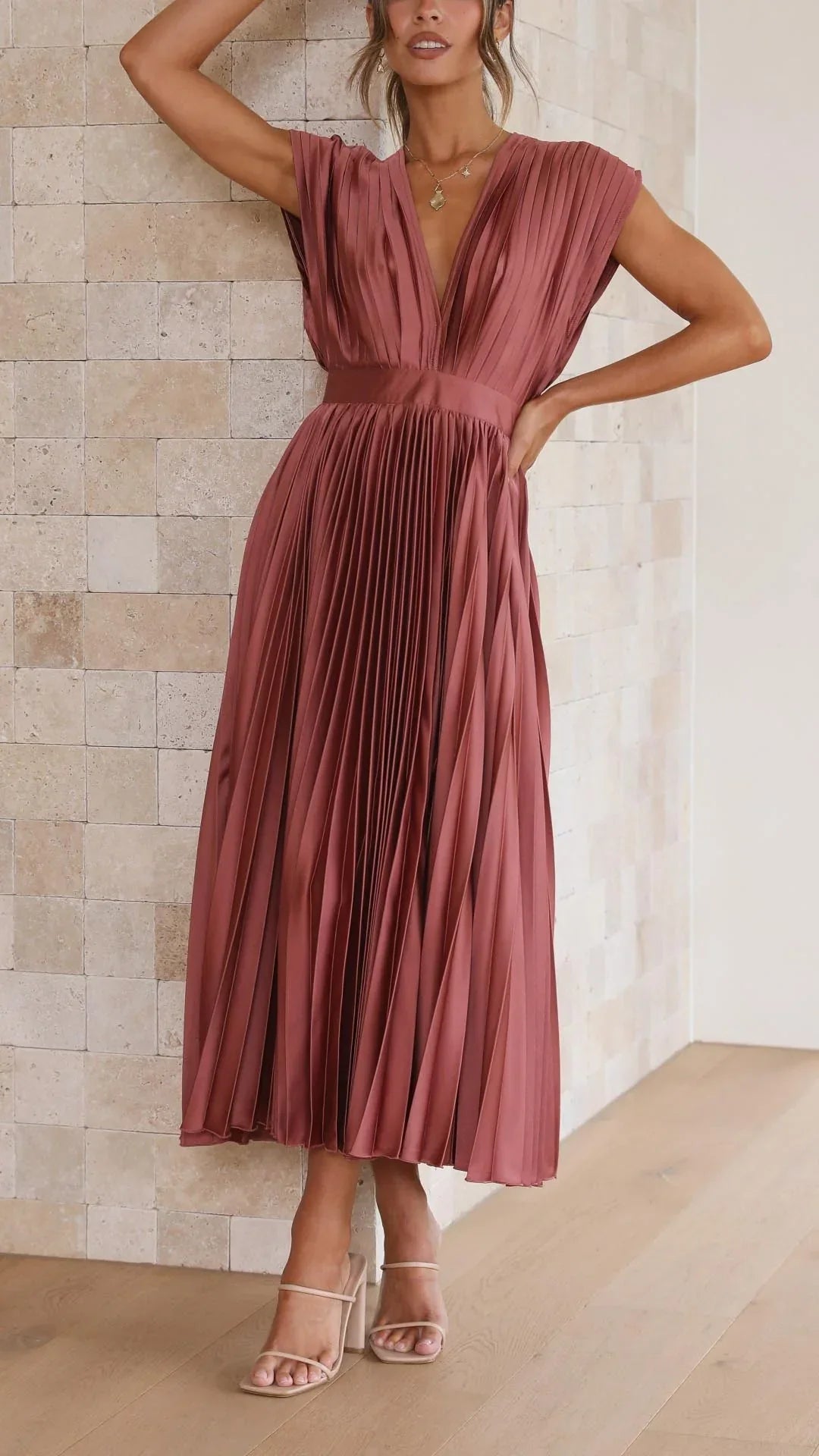 Drune | Kleid mit V Ausschnitt und Rückenkrawatte