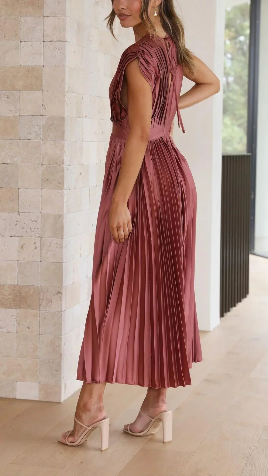 Drune | Elektrisch Plissiertes, Elegantes Ärmelloses Kleid