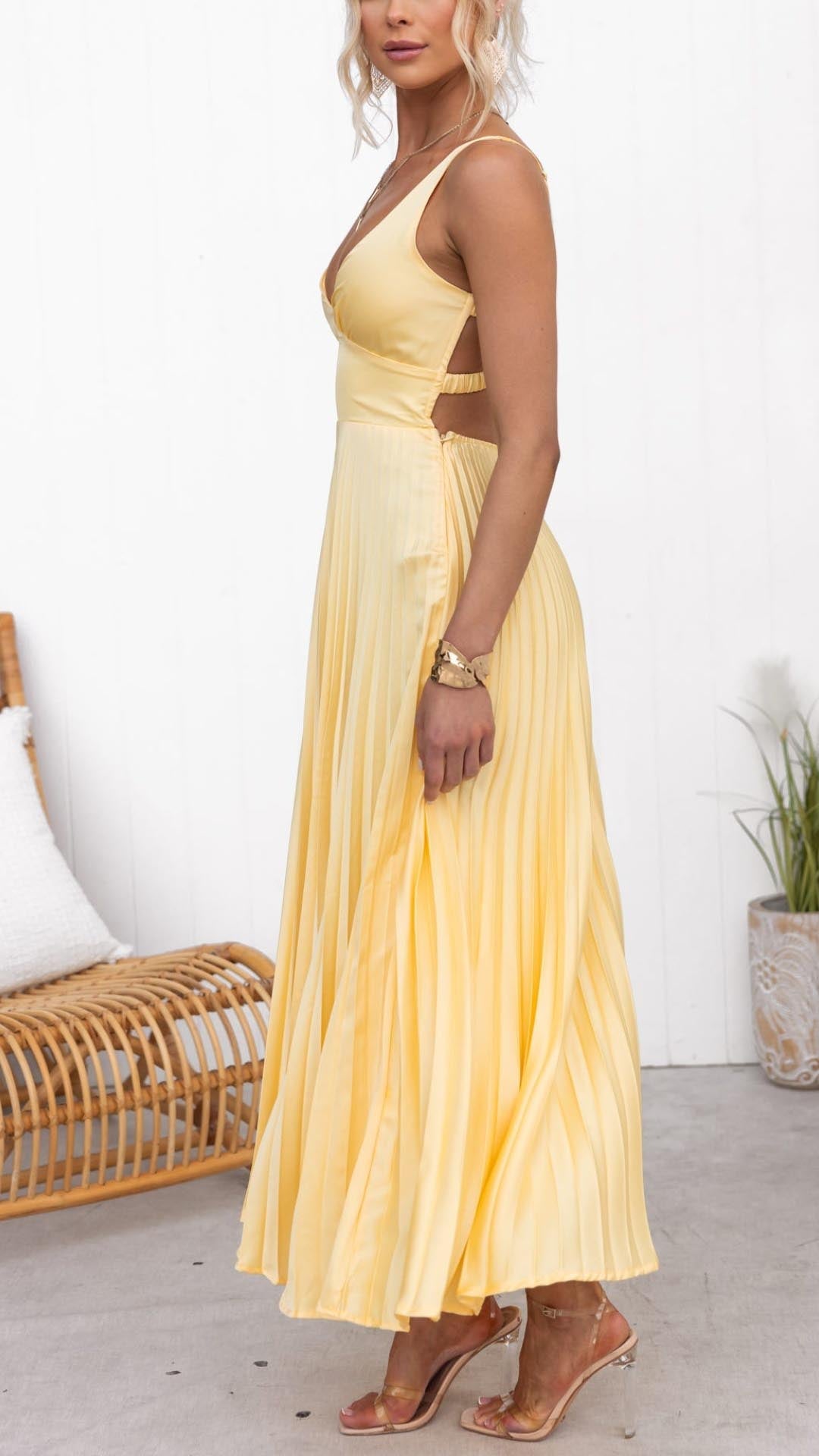 Drune | Gelb Plissiertes V-Ausschnitt Maxi Kleid