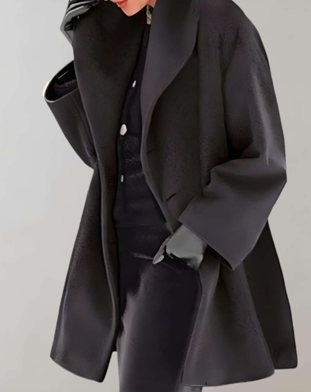 Drune | Einfarbige mittellange Jacke mit Kapuze und einem einzelnen Knopf