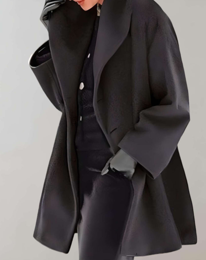 Drune | Einfarbige mittellange Jacke mit Kapuze und einem einzelnen Knopf