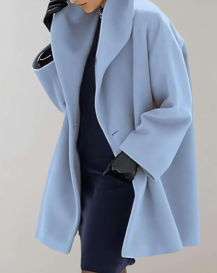 Drune | Einfarbige mittellange Jacke mit Kapuze und einem einzelnen Knopf