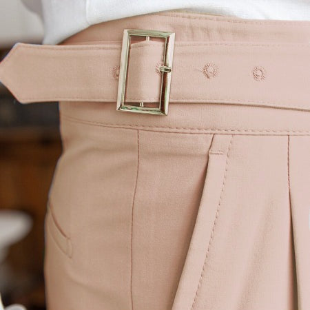 Drune Classic: Stilvolle Hose mit Schnalle