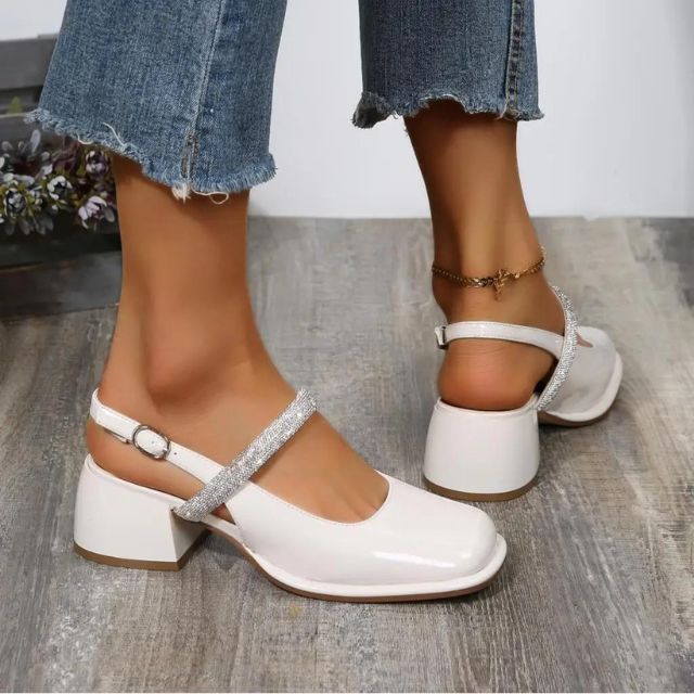Glitzernde WeißlackPumps Drune
