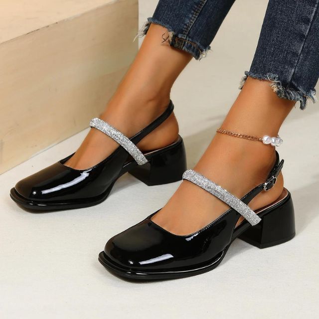 Glitzernde WeißlackPumps Drune