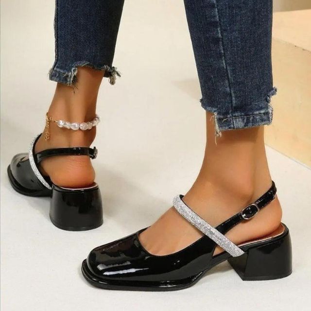 Glitzernde WeißlackPumps Drune