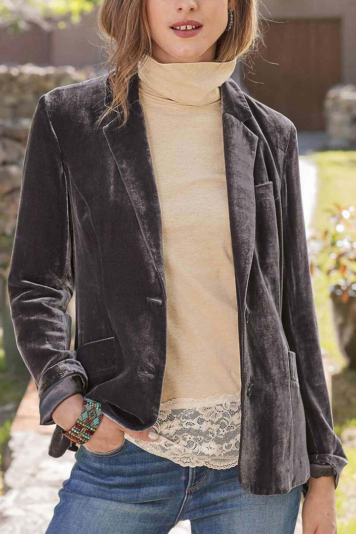 Drune | geschnittener Crop - Blazer aus Samt - Rubinrot