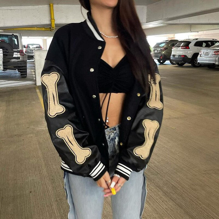 Drune | Grafik Varsity Bomberjacke mit Knochenärmeldesign