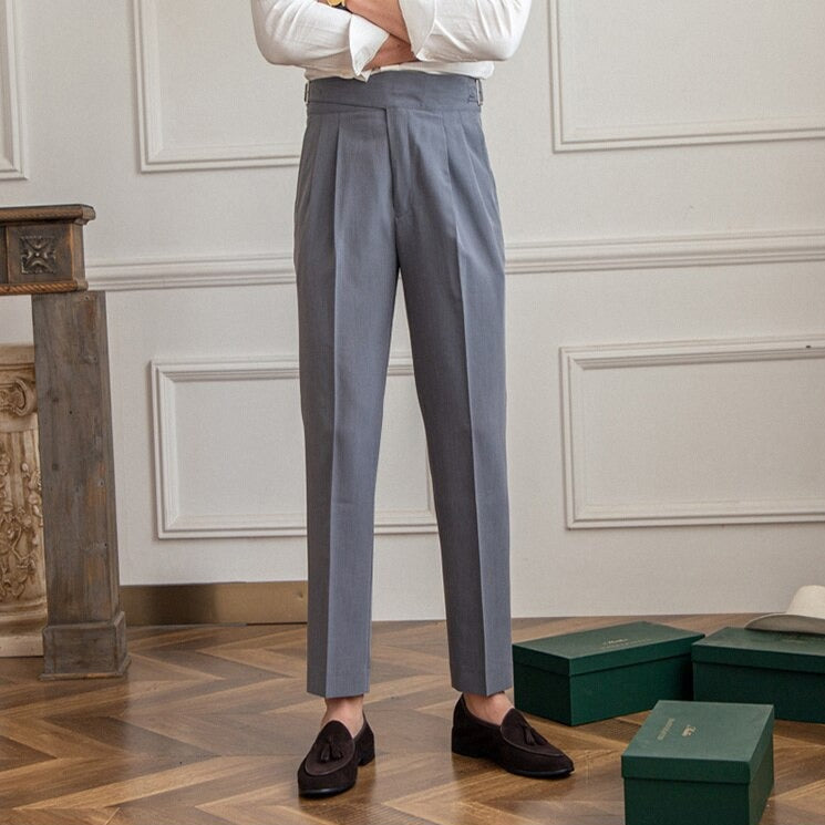 Drune Classic: Stilvolle Hose mit Schnalle