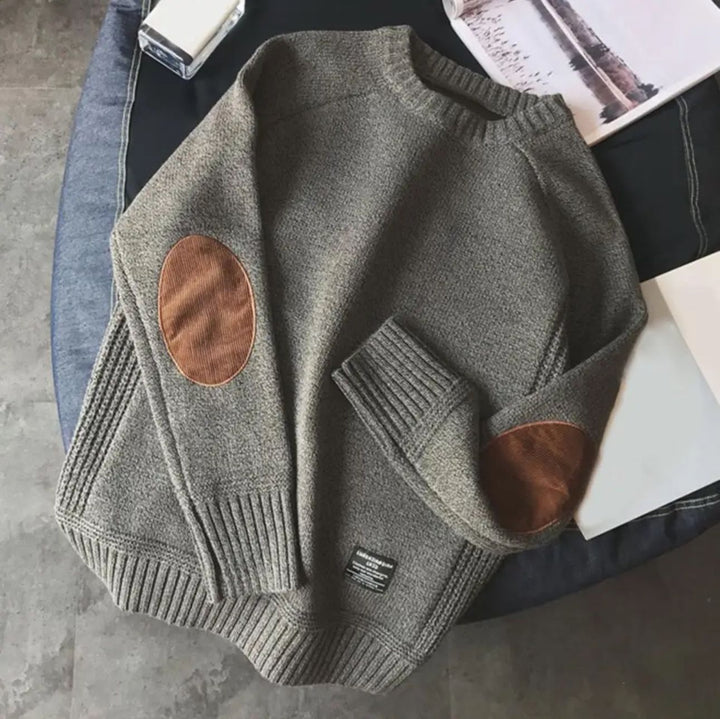 Drune | Pullover mit zeitlosem Ellbogenpatch