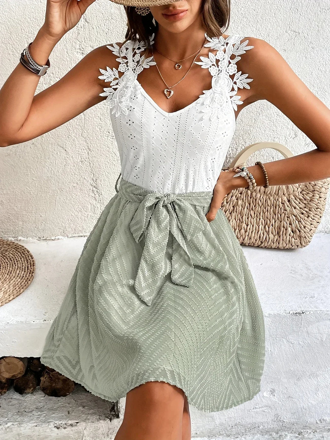 Drune | Sommerkleid Ohne Ärmel mit Spitzen-Ausschnitt Elegantes Maxi A-Linie mit Spitzen-Details, Schleife und Leichtem Material