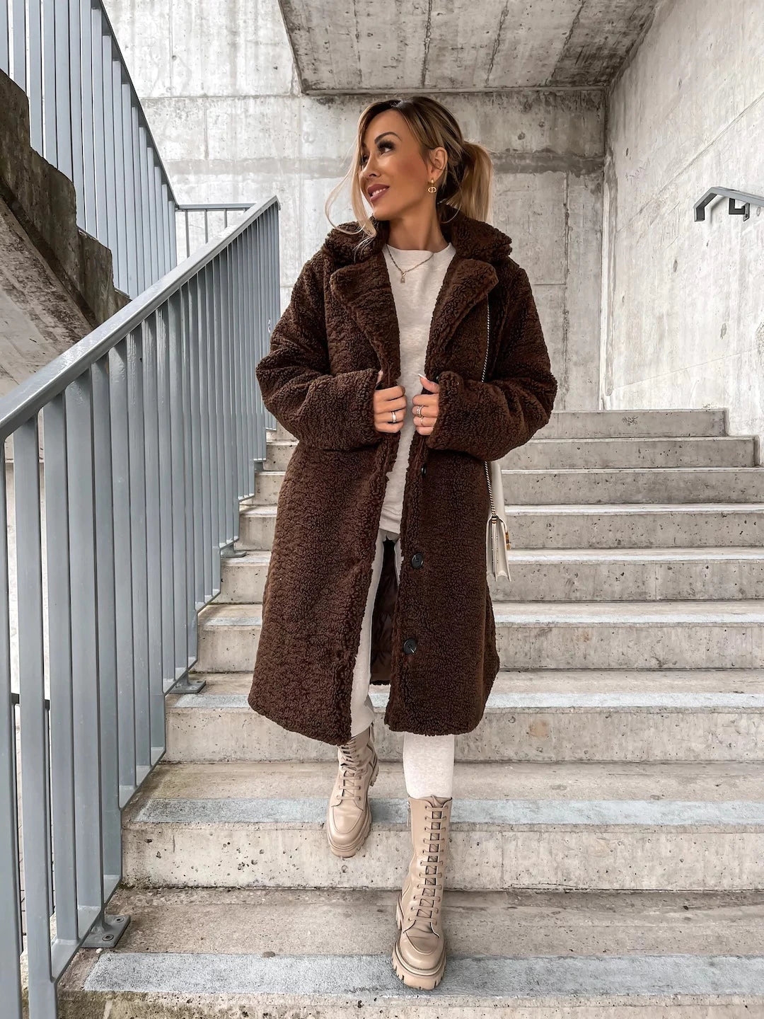Drune | Langer Mantel - Weiches Teddy-Fleece - Kapuze & Knopfverschluss - Lockere Passform