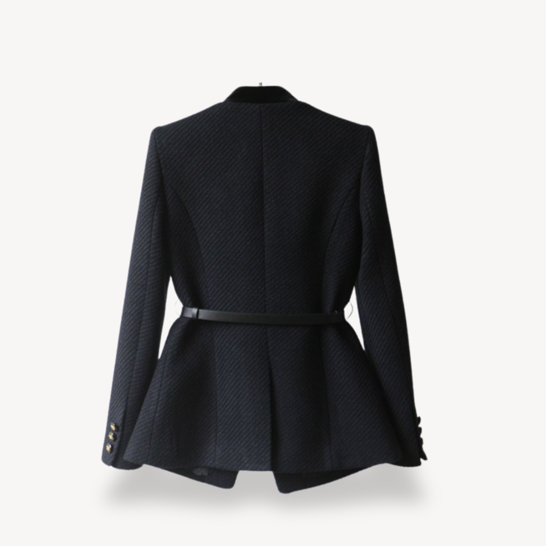 Drune | Maßgeschneiderter Gürtelblazer – Samt detail & Goldton-Finish