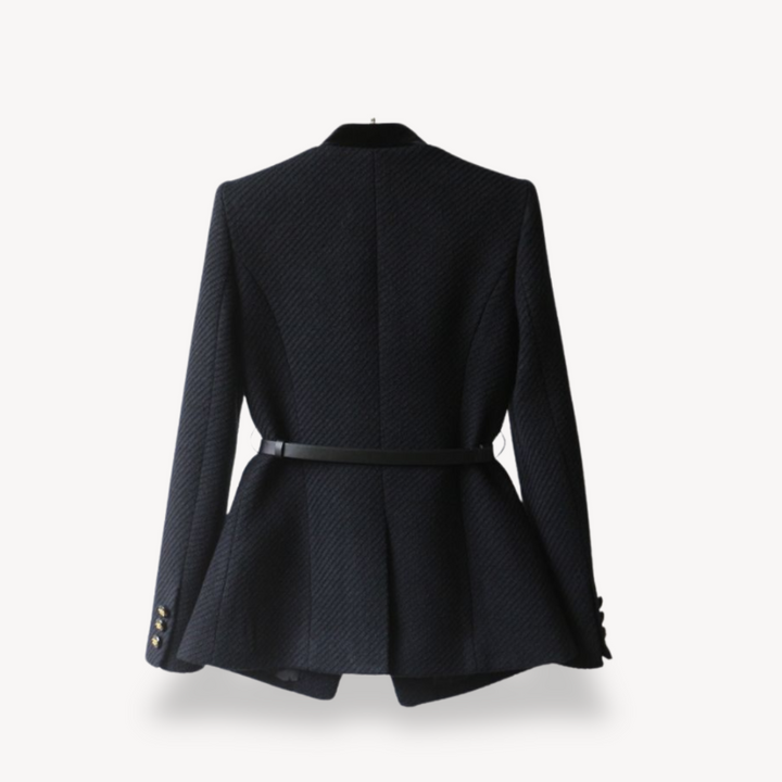 Drune | Maßgeschneiderter Gürtelblazer – Samt detail & Goldton-Finish