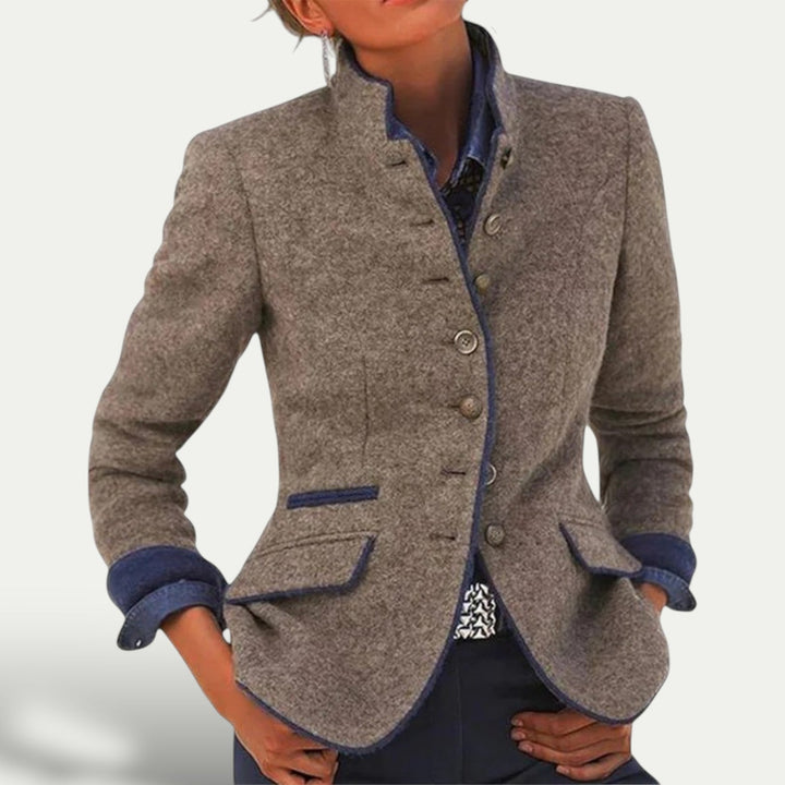Drune | Taillierter kurzer Blazer mit Stehkragen – Schick lässige Schicht