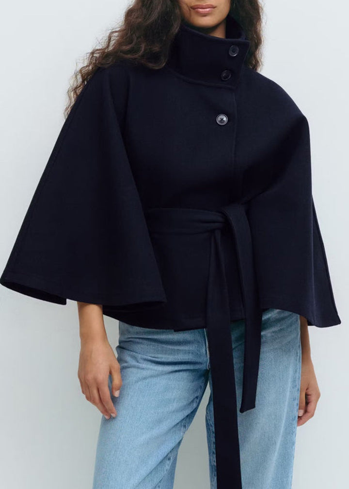 Drune | Elegante Cape-Jacke mit hohem Kragen